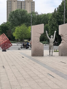 城市广场的独特雕塑景观