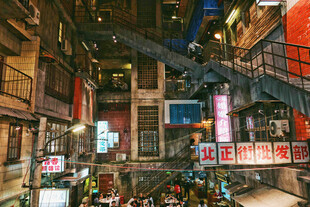 复古风城市街巷夜景