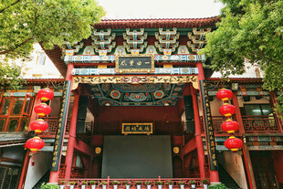中式古戏台