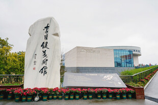 中华世纪坛纪念碑景观