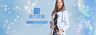 时尚女性展示新款服饰