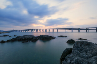 海上长桥伴日暮美景