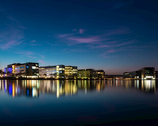 哥本哈根湖畔璀璨夜景