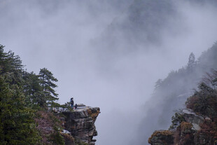庐山景区飞来石