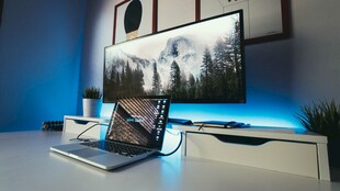 现代风客厅的科技一角