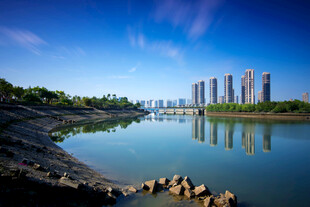 厦门建筑水中倒影