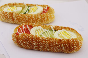 芝麻夹心面包卷