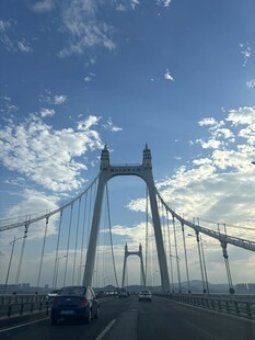跨海大桥上的行驶风景