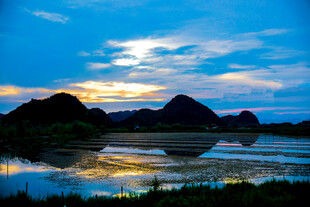 湖畔黄昏美景