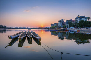 厦门湖畔夕阳小船