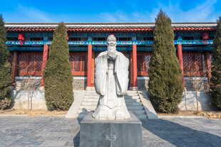 烟台夫子像