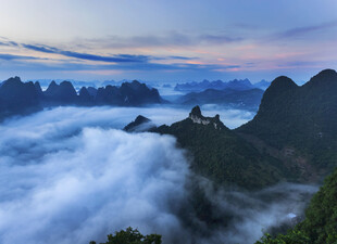 山间云海壮丽景观