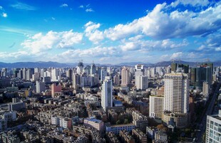 城市天际线俯瞰壮丽景观