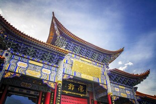 中式古建筑庙宇壮丽景观