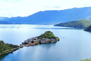 湖中小岛美景