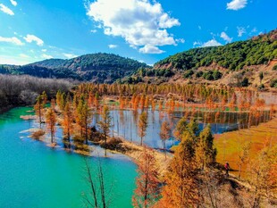 秋日多彩湖景风光