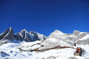 雪山壮丽风光