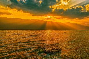 海上日出美景