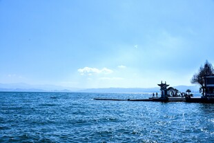 海上庙宇 静谧蓝色海景
