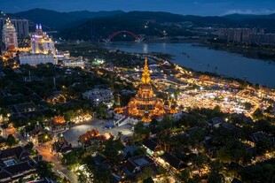 城市璀璨夜景俯瞰图