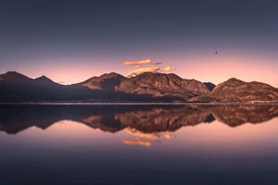 湖畔山景 绝美霞光倒影
