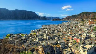 海滨小镇全景风光