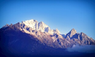 壮丽雪山美景