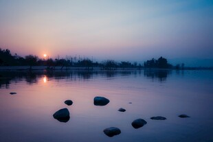 湖畔日落美景
