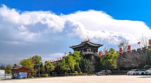 古建风光 蓝天白云下的景致