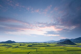 草原风光 天边云霞与远山
