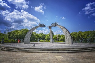 户外拱形雕塑景观