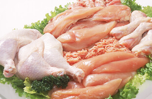 新鲜鸡肉食材展示