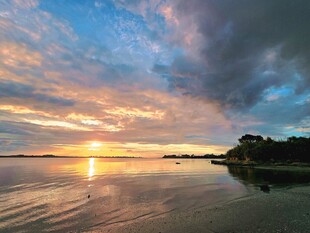海边壮丽日出美景