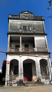 古老三层建筑
