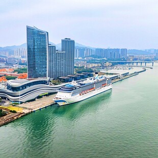 港口城市的现代游轮景观