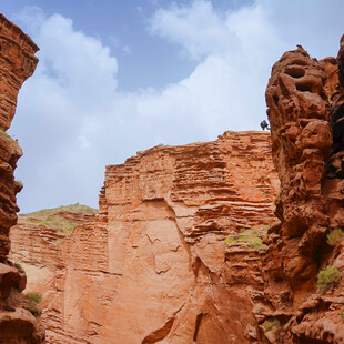 壮丽红色峡谷地貌景观