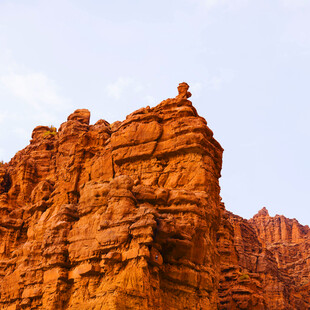 壮丽红岩山峰景观