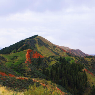 多彩山峦风景图