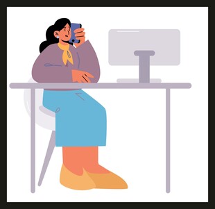 办公女性使用手机打电话