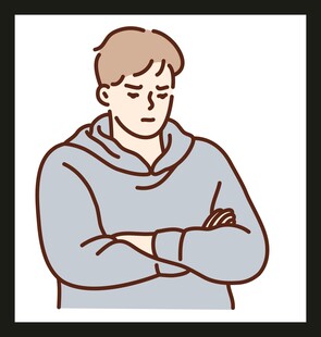 双臂交叉的沉思男子