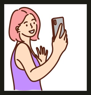 女子手持手机开心自拍