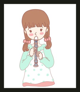 吹单簧管的可爱小女孩