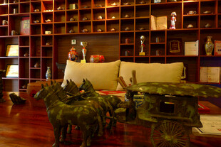 中式书房雅致古朴陈设
