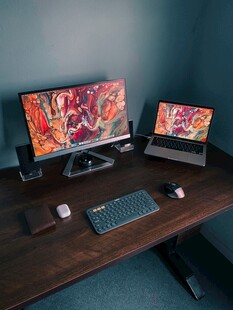 现代风双屏电脑工作桌面