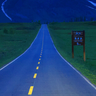 夜色中的乡间公路