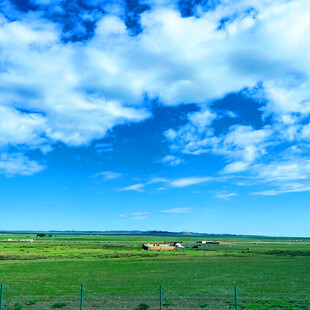 草原蓝天美景