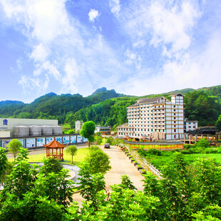 山间城镇景致