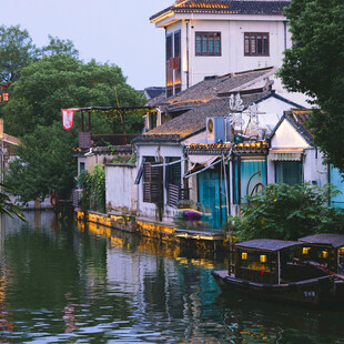 江南水乡临河民居美景
