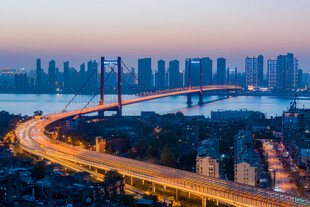 城市桥梁夜景璀璨风光