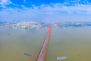 航拍壮观跨江大桥风景